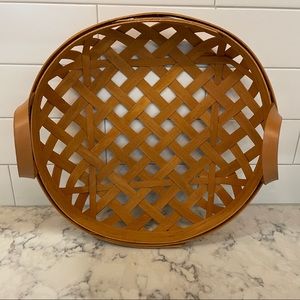 Henn 2003 open weave basket with leather handles